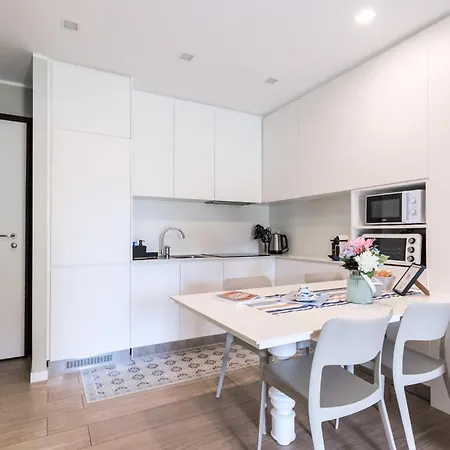 Elegante Con Piscina - Wi-fi & Box Privato Apartamento *